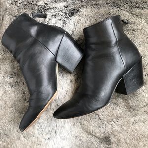 Dolce Vita 8.5 Coltyn Black block heel booties 🖤